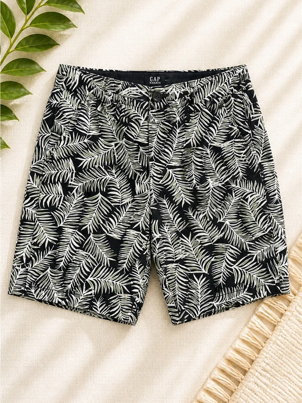 GAP Khaki Tropical Print Bermuda Shorts Womens 8 Black White Palm Leaf